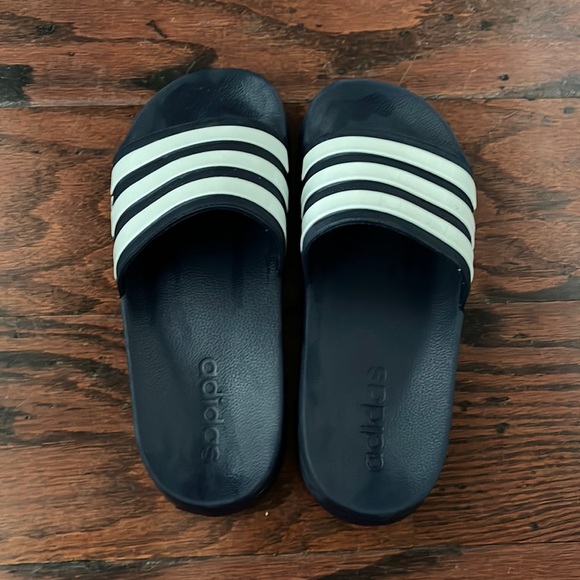 adidas navy blue flip flops